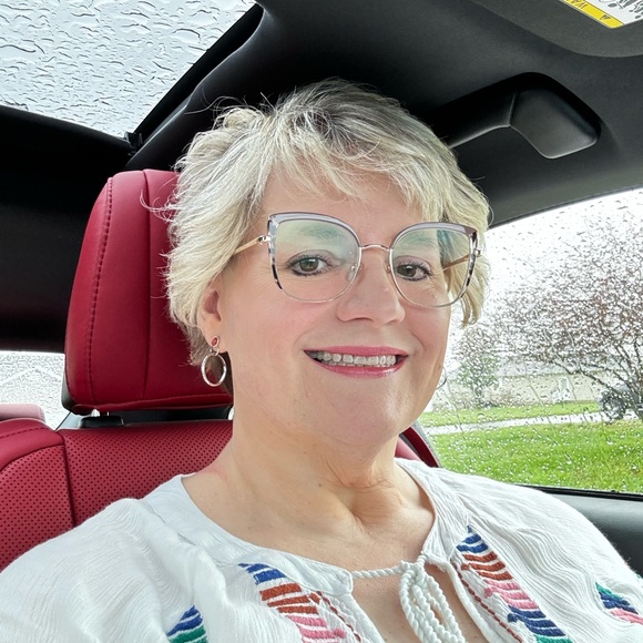 Meet your Posher, Cindy - Picture 2 of 3